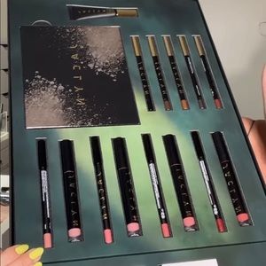 ISO the Jaclyn Cosmetics Mother’s Day PR Box